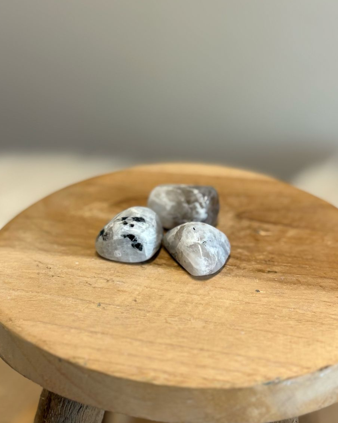 Maansteen: betekenis, werking en spirituele kracht van deze magische edelsteen