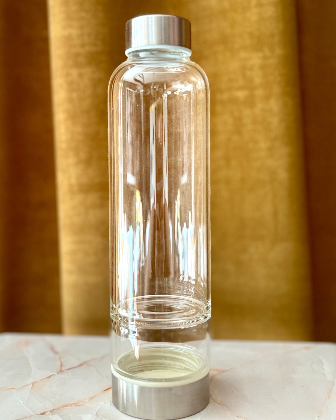 Glazen edelsteen waterfles