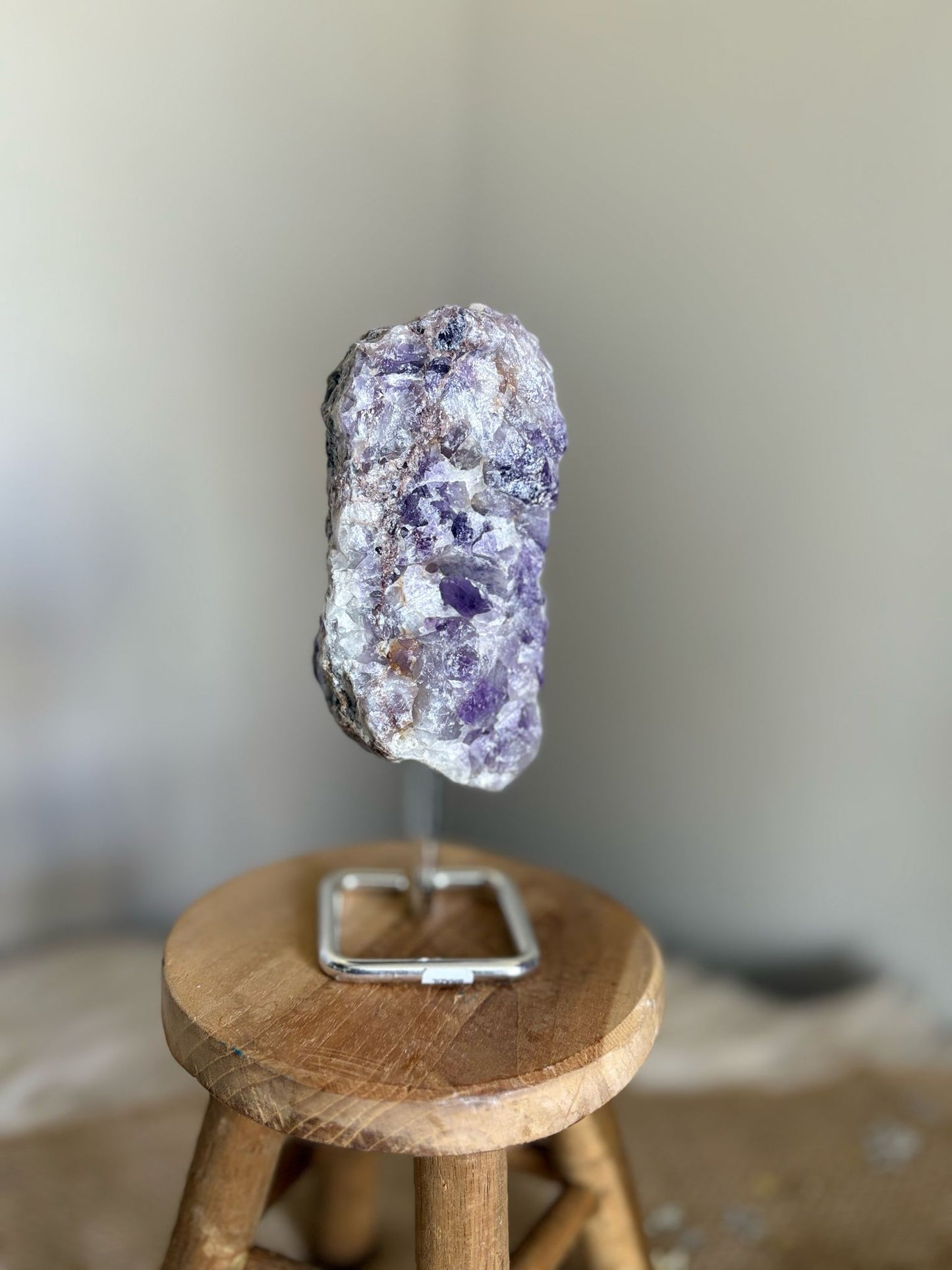 Amethist op voet